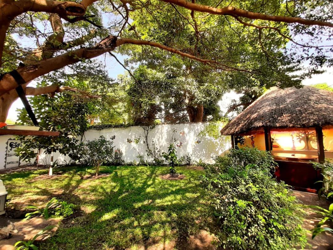 Casa Hotel Sinkiling Gambia Serrekunda Buitenkant foto