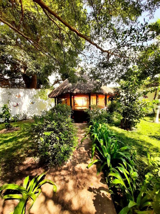 Casa Hotel Sinkiling Gambia Serrekunda Buitenkant foto