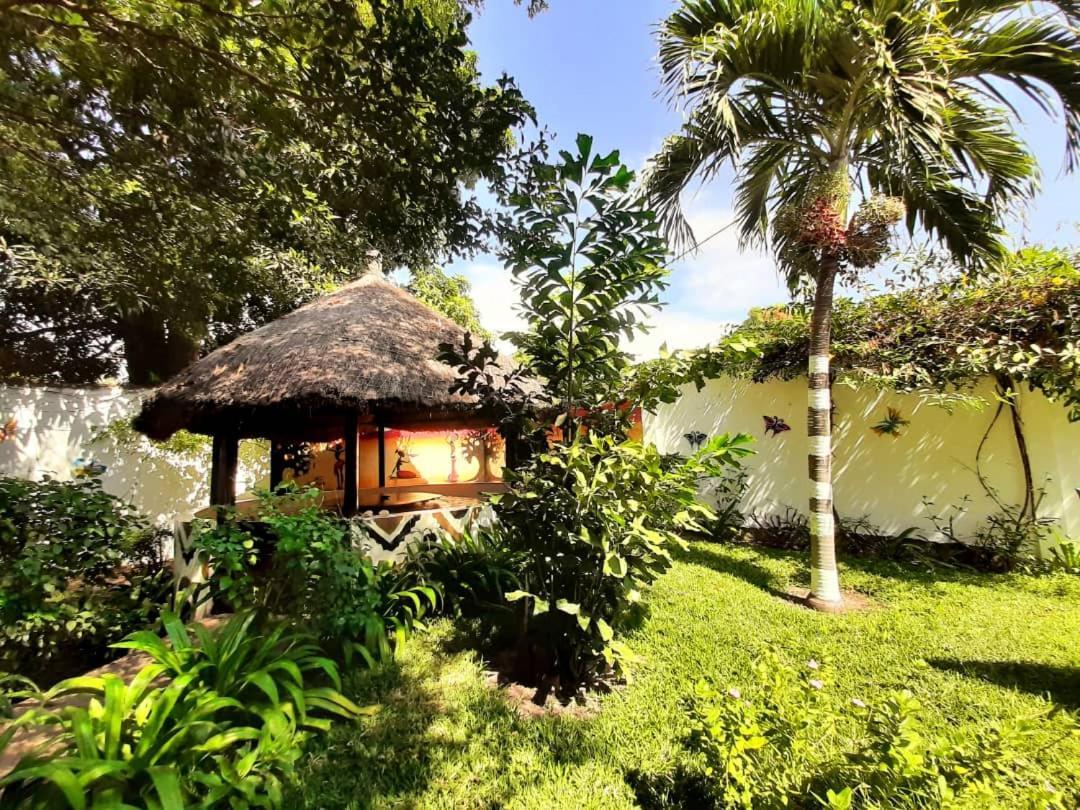 Casa Hotel Sinkiling Gambia Serrekunda Buitenkant foto