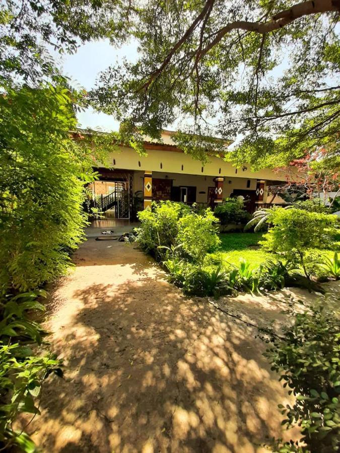 Casa Hotel Sinkiling Gambia Serrekunda Buitenkant foto