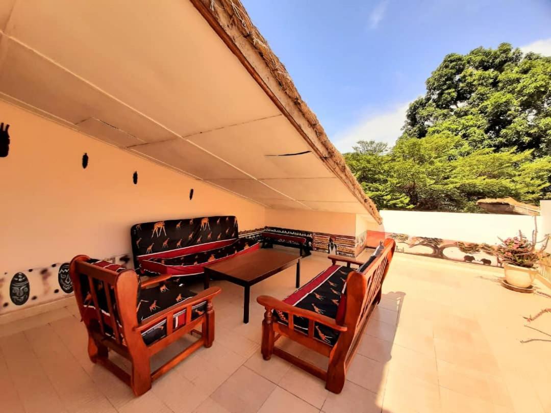 Casa Hotel Sinkiling Gambia Serrekunda Buitenkant foto