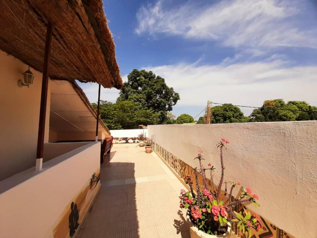 Casa Hotel Sinkiling Gambia Serrekunda Buitenkant foto