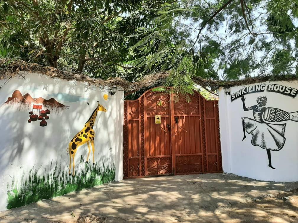 Casa Hotel Sinkiling Gambia Serrekunda Buitenkant foto