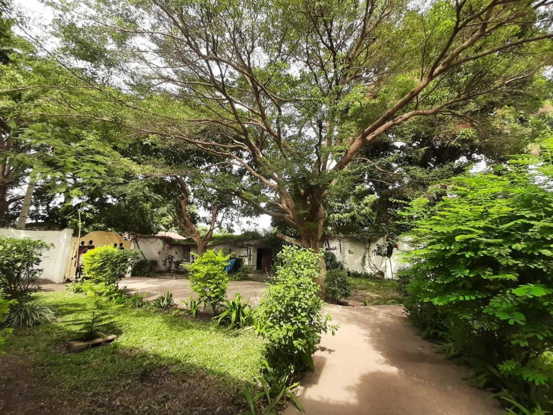 Casa Hotel Sinkiling Gambia Serrekunda Buitenkant foto